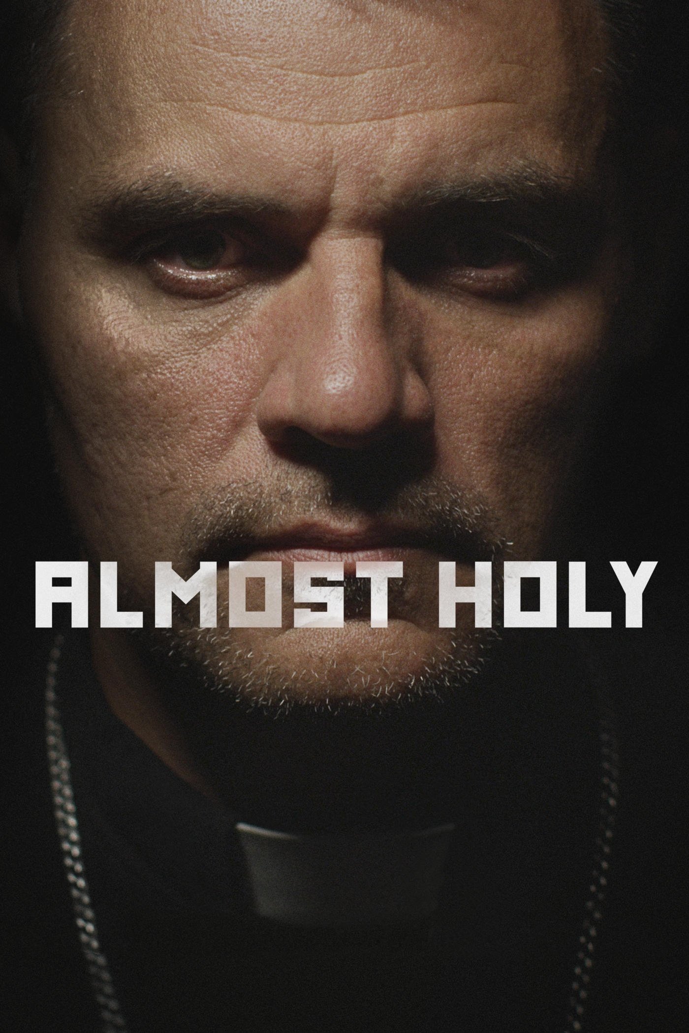 Locandina di Almost Holy - Il mastino di Dio