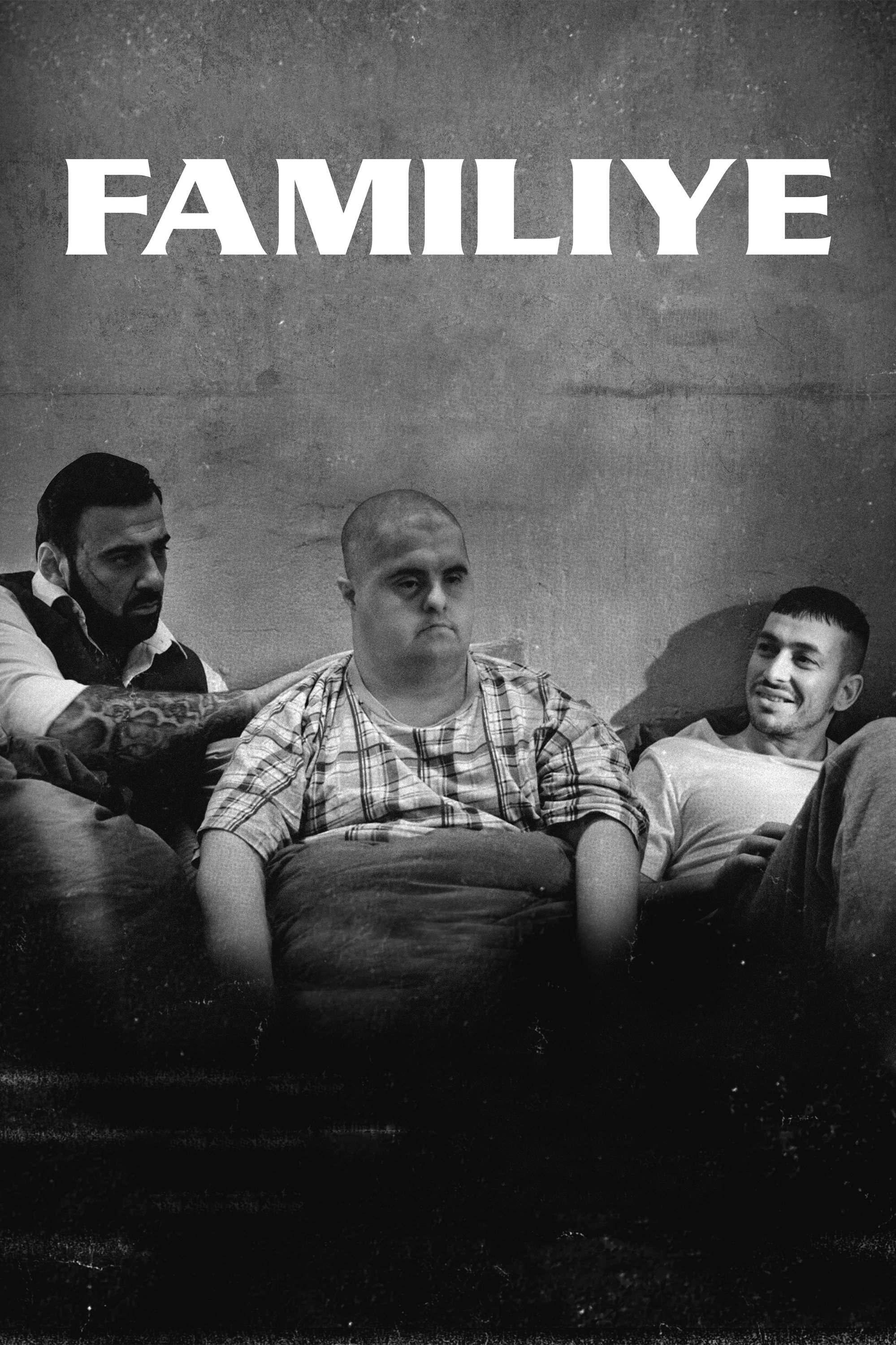 Locandina di Familiye